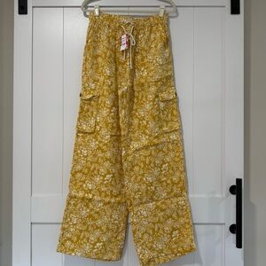 ✨ Roxy Precious Cargo Floral Wide Leg Pants – Size M ✨